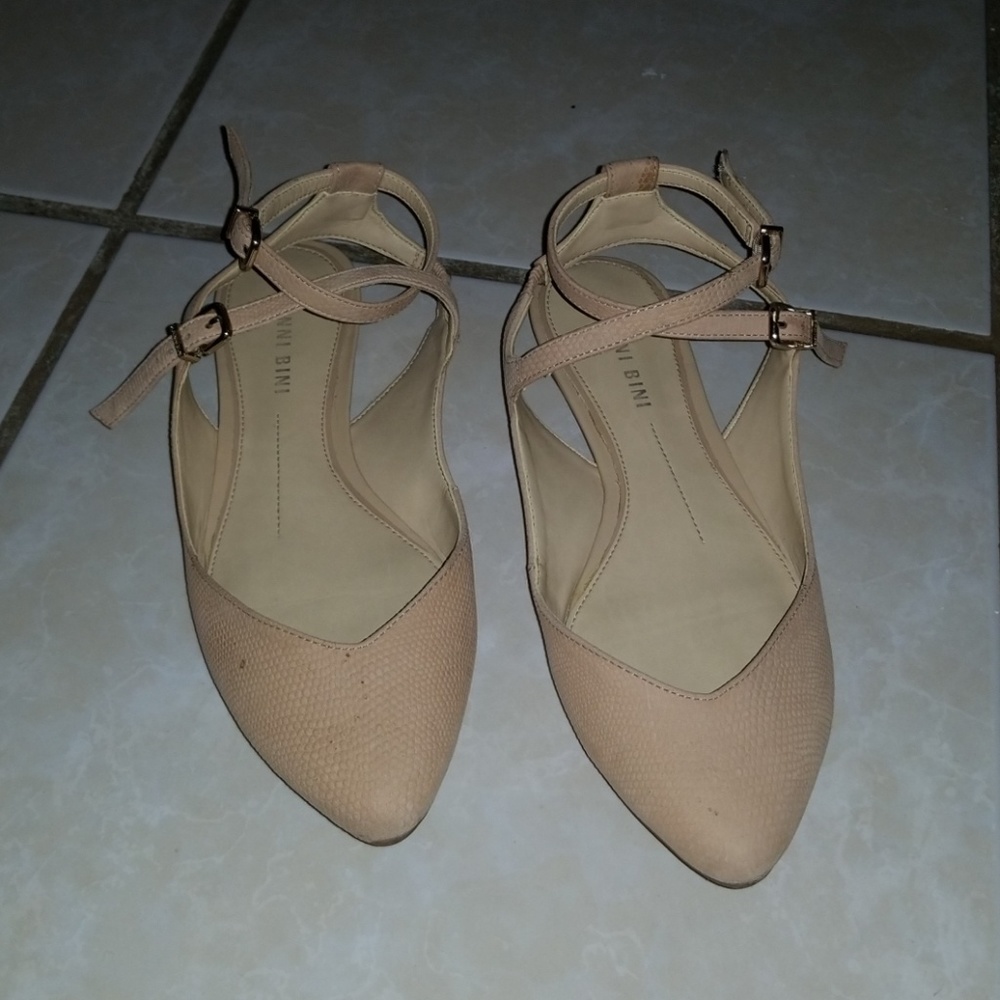 Nude/cream colored Flats